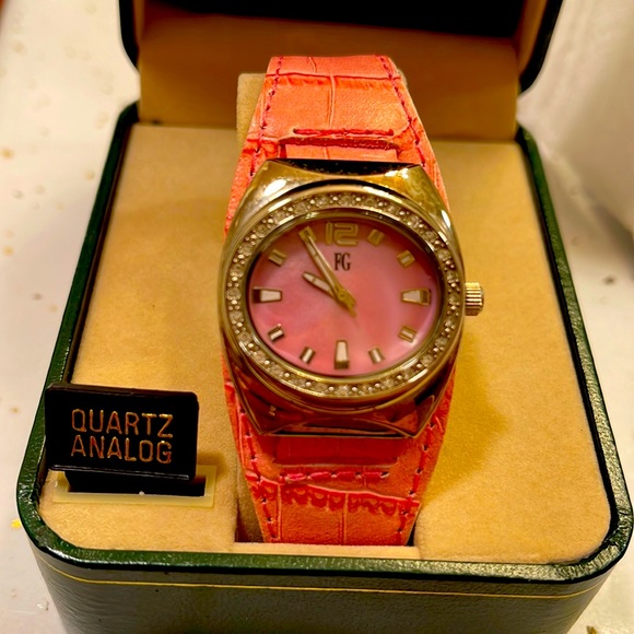 Vintage but never used FG Silver watch with rhinestones and pink band. - Picture 1 of 7